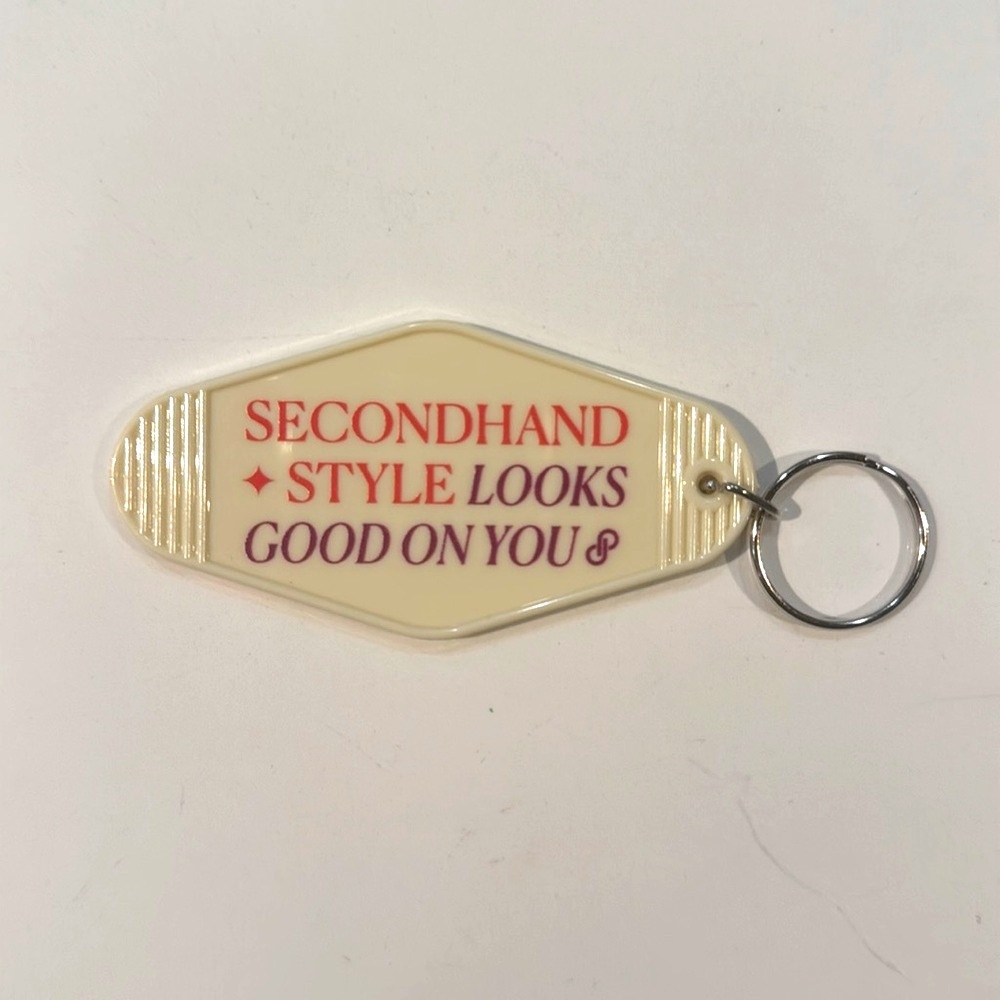 POSHMARK NWOT Limited Edition “Secondhand Style Looks Good on You” Keychain